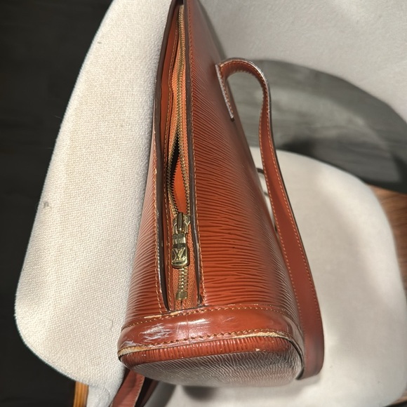 ON SALE‼️‼️‼️. Louis Vuitton Brown Epi Shoulder Bag🔥 Great big size. - Picture 6 of 11